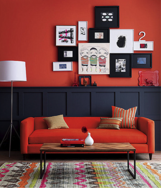 Комната с красными стенами