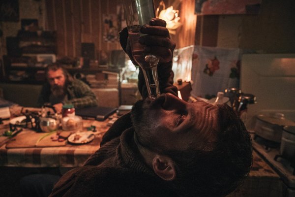 Петровы в гриппе фильм 2021