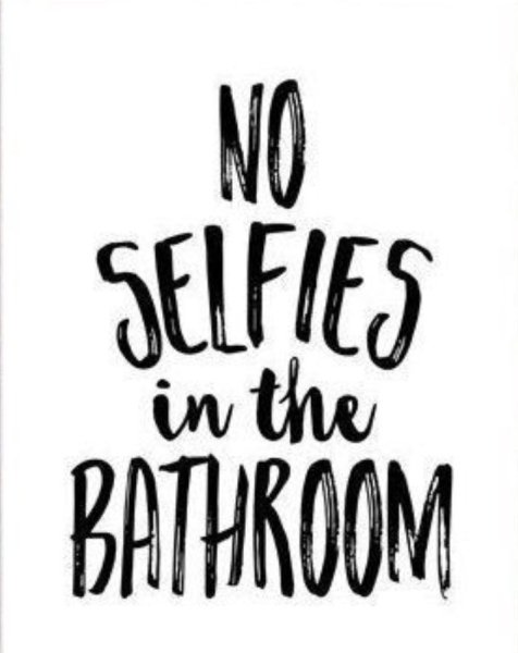 Постер no selfies in the Bathroom