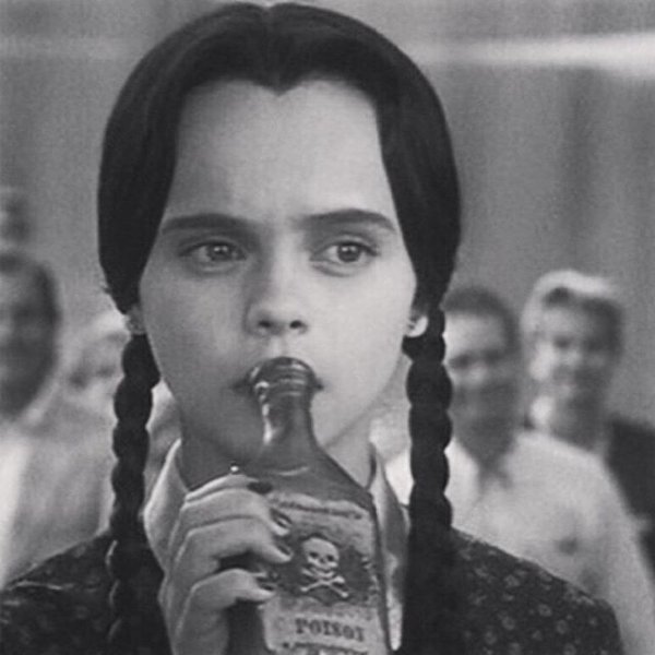 Уэнздей Аддамс тим Бертон