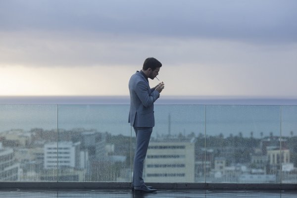 Марио Касас невидимый гость