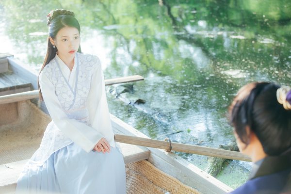 Ван со и Хэ Су на лодке