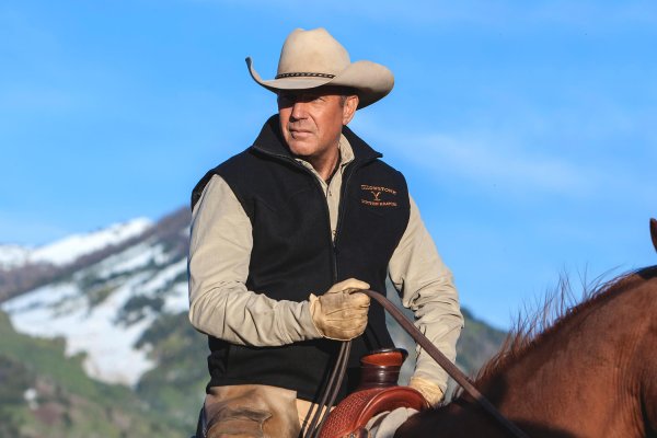 Кевин Костнер на ранчо