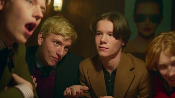 Young Royals Постер