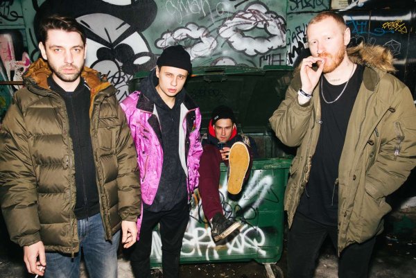 Солист группы щенки