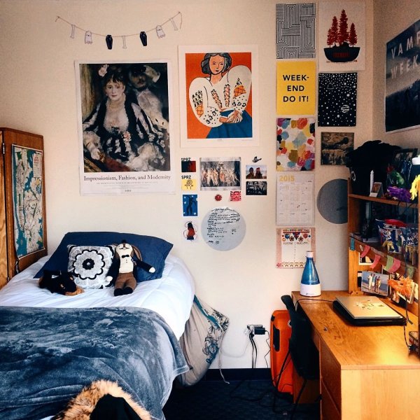 Неоновая надпись в спальне