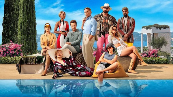 Glass onion: a Knives out Mystery