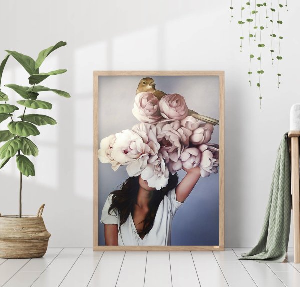Картина девушка с пионами в интерьере