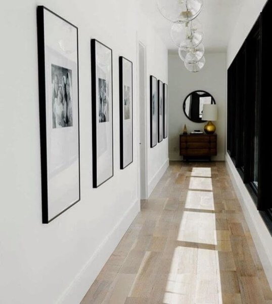 Декор стен в прихожей в современном стиле