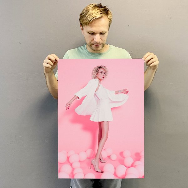 Лучшей певице подарок