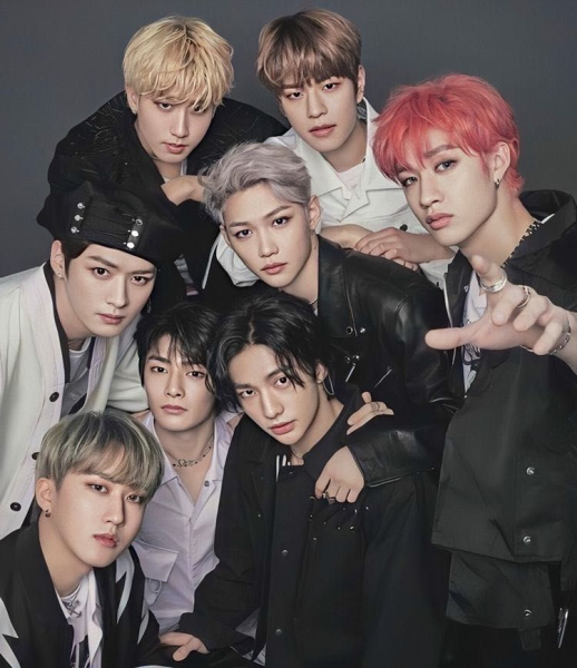 Группа Stray Kids