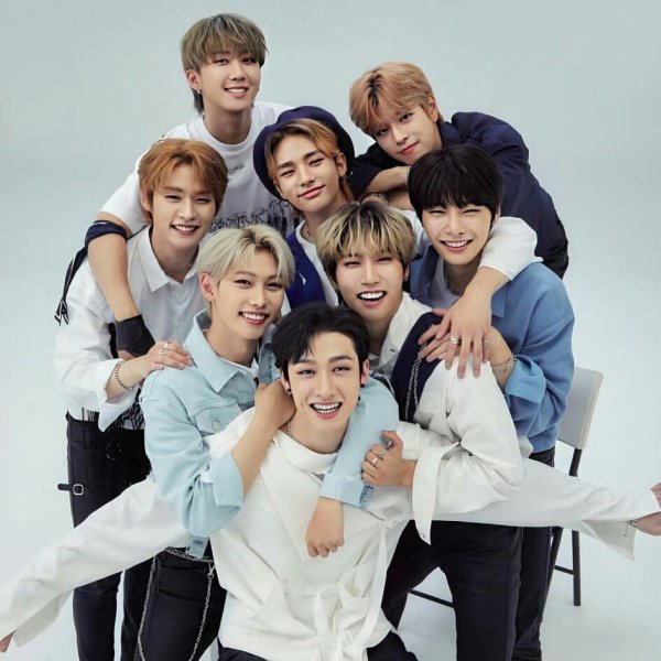 Группа Stray Kids