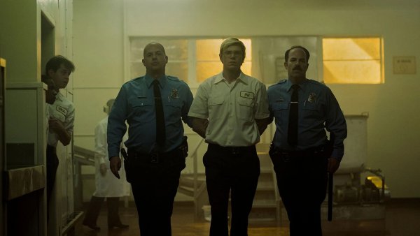 Джеффри Дамер сериал 2022