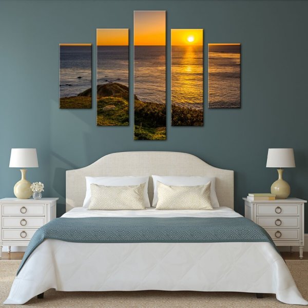 Картина над кроватью