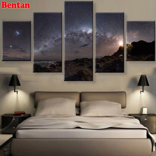 Картины над изголовьем кровати