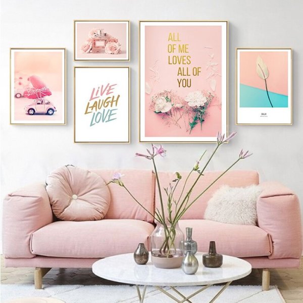 Розовая картина в интерьере