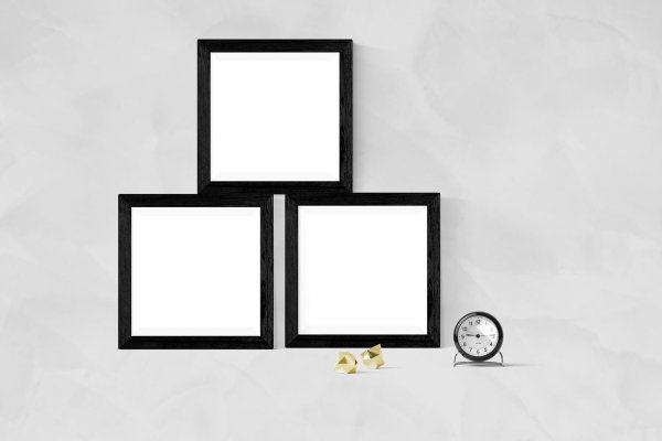 Квадратная рамка на стене