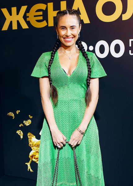 Книга жена олигарха Амира Ангелос