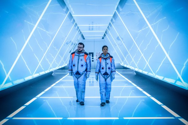 Падение Луны 2022 Постер