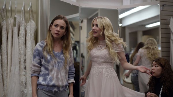 Эмма Робертс 2022