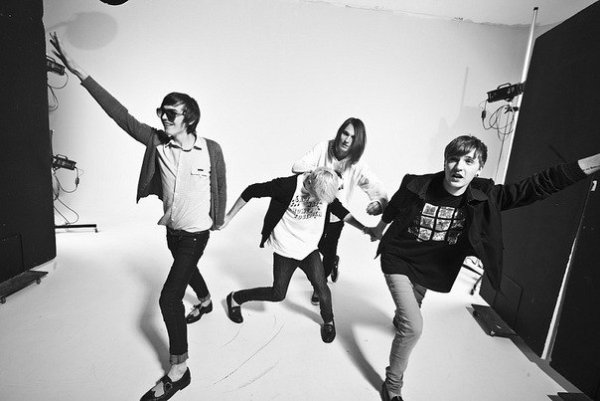 Группа нервы на белом фоне