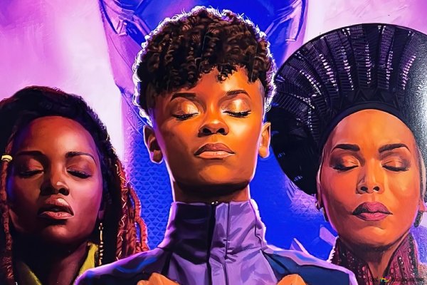 Люпита Нионго черная пантера 2