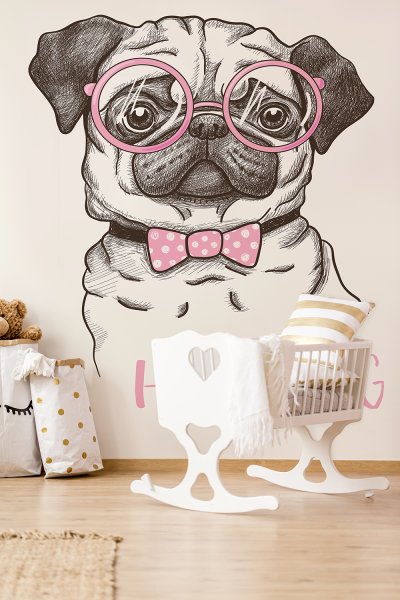 Мопс с плакатом