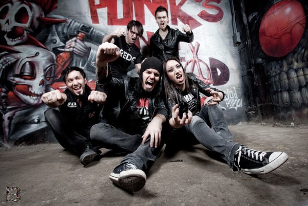 Панк-рок группа Louna