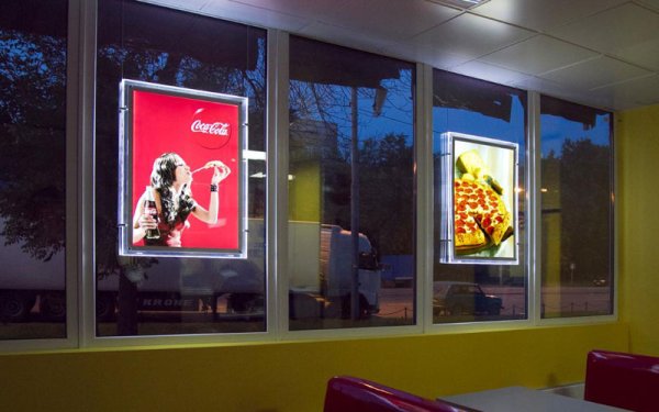 Световой короб в окне