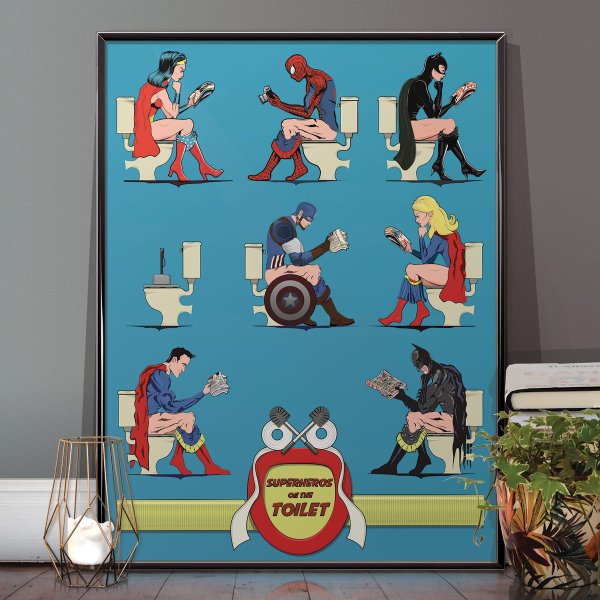 Постеры с супергероями в туалете