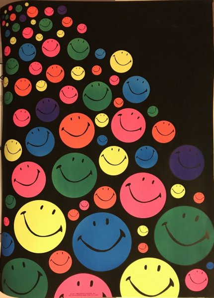 Обои с разноцветными смайликами