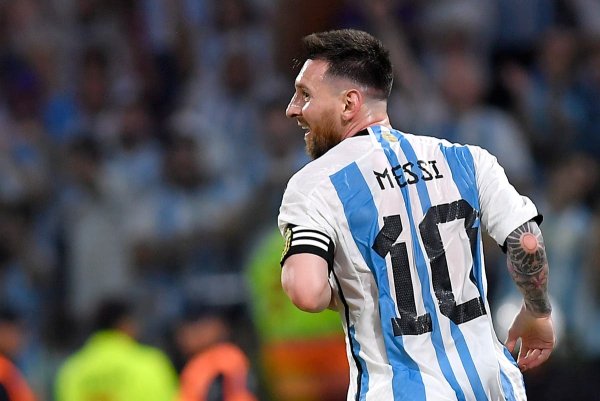 Месси акварель