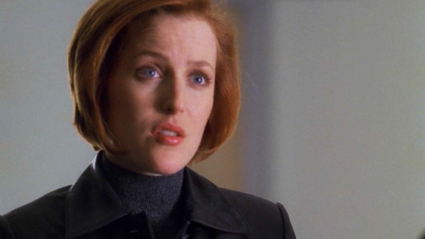 Скалли Милано заскамил