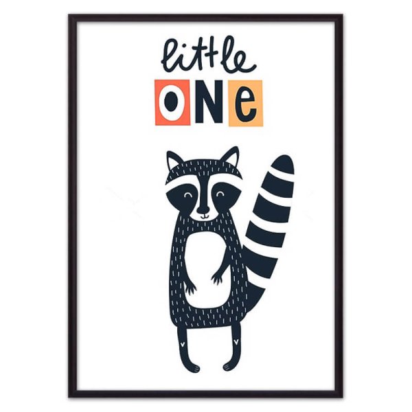 Енот с плакатом