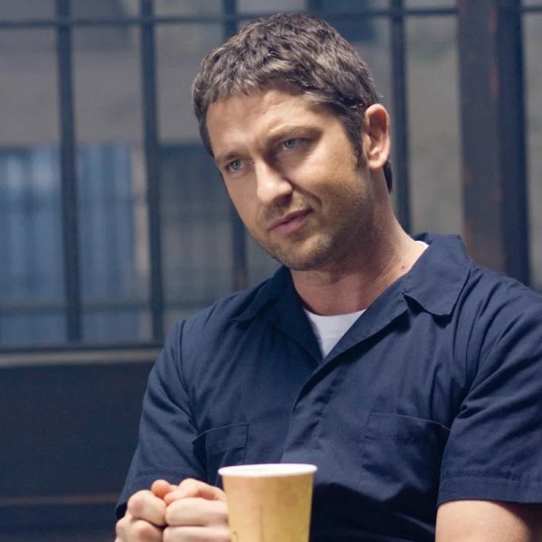 Джерард Батлер законопослушный гражданин