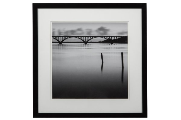 Картина в черной раме