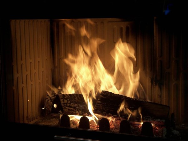 Камин огонь дрова