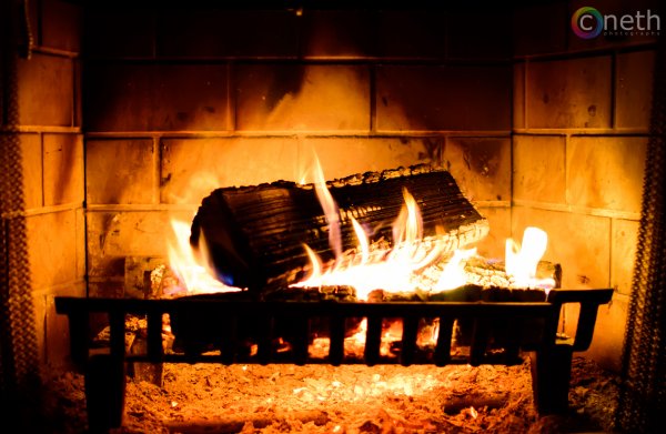 Горящий камин со звуком