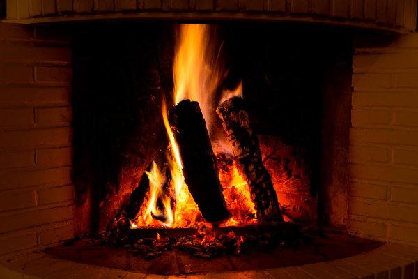Камин крупным планом