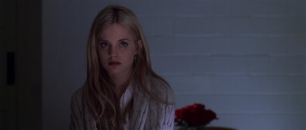 Мина Сувари в фильме красота по американски