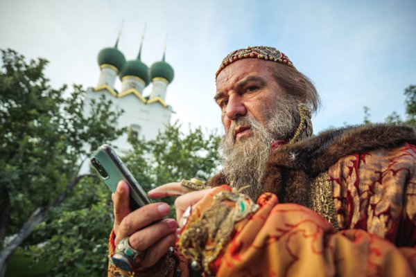 Грозный папа фильм 2022