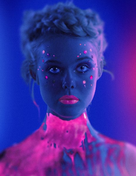 Николас Виндинг Рефн неоновый демон