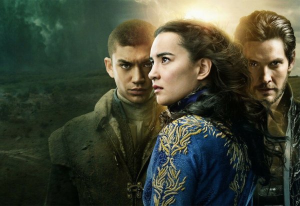 Shadow and Bone надпись