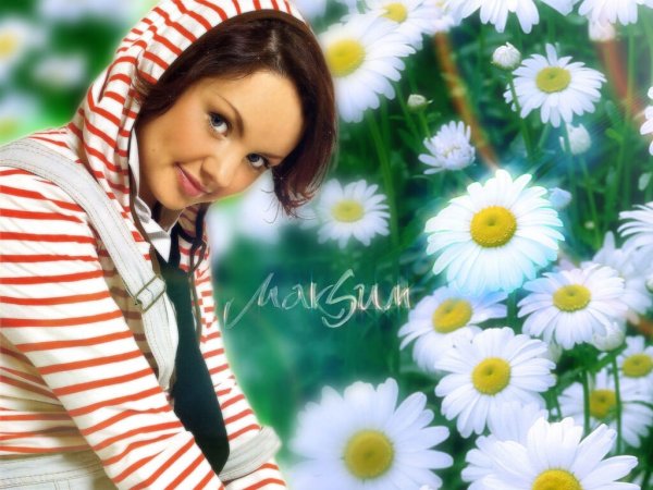 Певица Максим с цветами