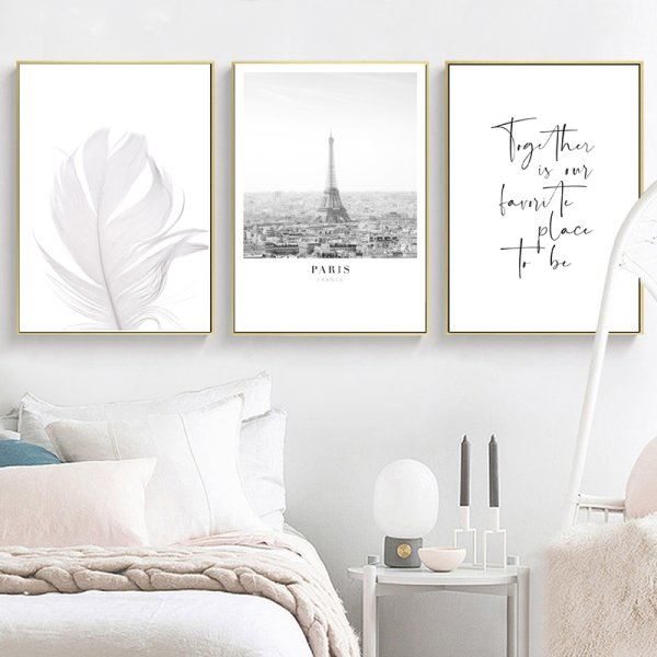 Стильные картины над кроватью