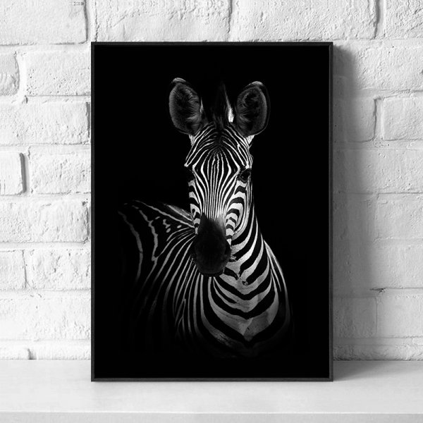 Картина на черной стене