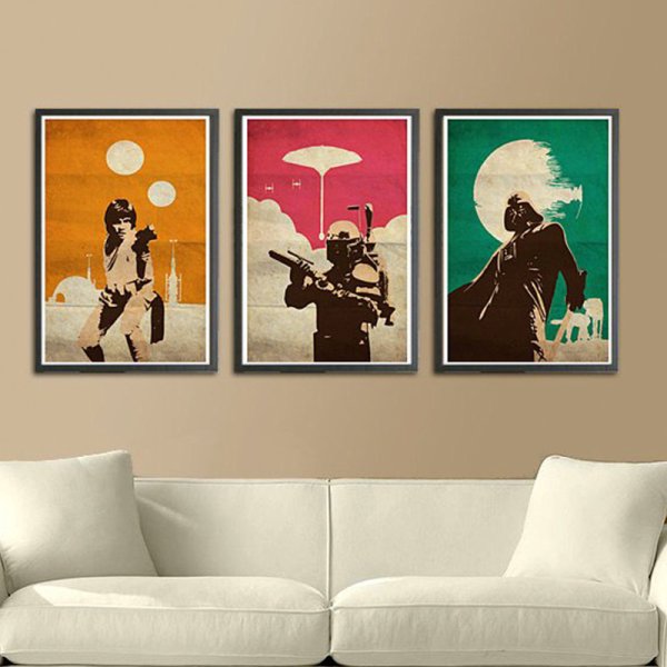 Стена с плакатами на улице