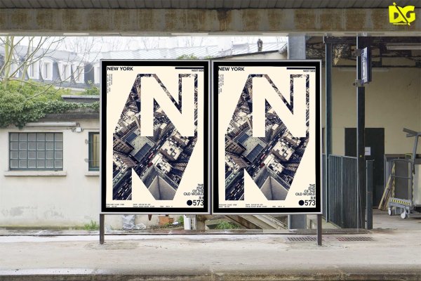 Стена с плакатами на улице