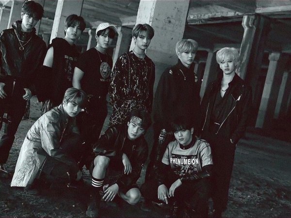 Stray Kids в черном группа