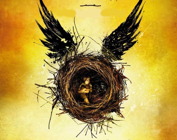 Обложка Гарри Поттер и Проклятое дитя на английском